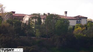 Félvér spanyol lány tövig szereti
