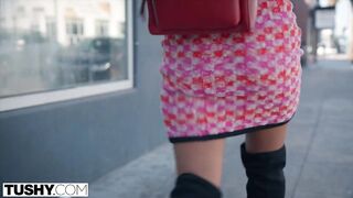 Zoe Bloom élvezi ha popsiba reszelik