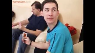 Zsuzsit a kokeró tini ribancot partiba nyomják