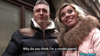 Public Agent - Vicky Love más krapek pöcsén lovagol