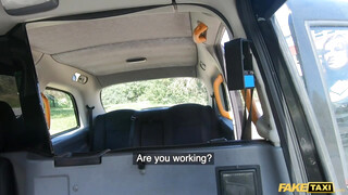 Fake Taxi - Sabien DeMonia a méretes didkós ribi