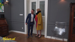 Mature.nl - Öreg háziasszony análba tolva