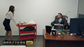 Brazzers - Ella Knox az óriás csöcsű latin amerikai kisasszony