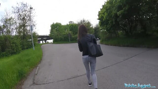 Public Agent - Katy Rose meglovagolja a pélót
