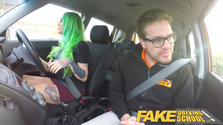 Fake Driving School vad baszás egy zöld hajú lánnyal