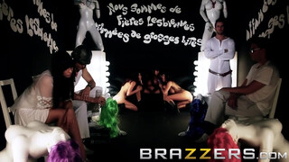 BRAZZERS - Három leszbikus lány kényezteti magát