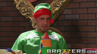 BRAZZERS - Cosplayes csávó reszeli a milfeket