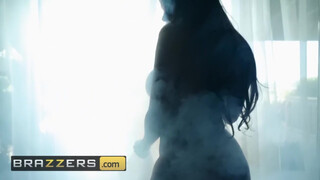 Brazzers - kerek formás seggű kiscsaj a fürdőkádban