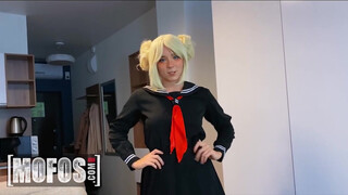 Mofos - Sweetie Fox a cosplayes nőci popsiba dugva