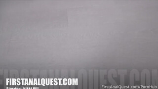 Nikki Hill méretes feneke megkúrelva - First Anal Quest