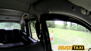 FakeTaxi még a sofőr seggét is kinyalja a bige