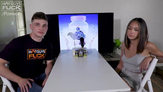 Tini kicsike didkós picsa és a tetovált krapek - Hot Guys Fuck