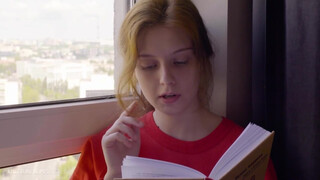 ULTRAFILMS - fullos tini csajszi begerjed egy könyvre