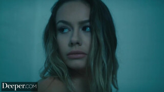 Deeper - Naomi Swann a perverz pici hölgyemény