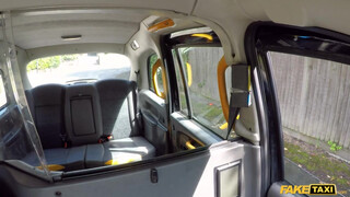 Fake Taxi - Fiatal csaj kúr a taxiban