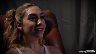 Csoportszex creampie - világos szőke spiné alig kap levegőt a faszoktól