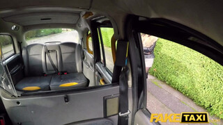 Csöcsös tini nőci segget nyal - Fake Taxi