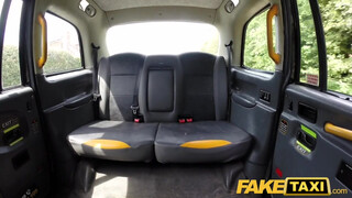 Fake Taxi - Ashleigh Devere a méretes keblű spiné