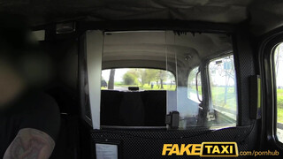 FakeTaxi - ártatlan pici tini kiscsaj és a vastag fütykös