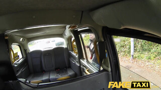 Fake Taxi - Skót csöcsös picsa kinyalva