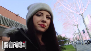 MOFOS – Rebecca Volpetti hatalmas farokkal megrakva