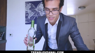 Teens Love anal - fullos kiscsaj felkínálja a picsáját