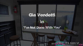 Gia Vendetti a izgató hosszú combú latin amerikai