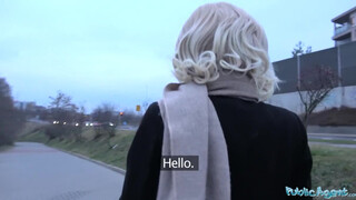Public Agent - világos szőke csoki lány és a vastag farok
