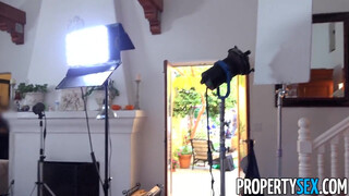 PropertySex - Riley Reid mint ingatlanos tini kisasszony