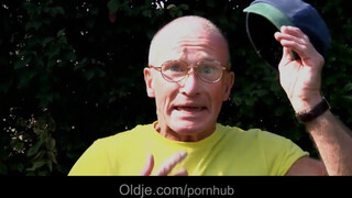 Idős tata popóba döngeti a gyönyörű tinit