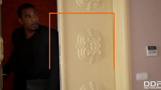 Anissa Kate a cerka szerető titkárnő