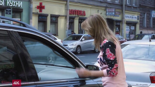 Emily Thorne a hatalmas cickós barátnő