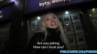 PublicAgent - orosz lány szilikon csöcsökkel