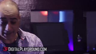 Digital Playground - Aidra Fox keményen megrakva