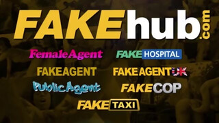 Public Agent - Fekete hajú pici kannás tini hölgyemény