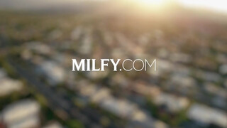 MILFY - Penny Barber muffja megbaszva