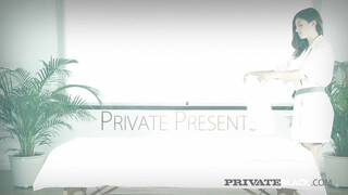 PrivateBlack - Julia Rocka a gyönyörű masszőr picsa