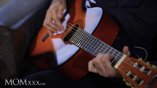 Jennifer Mendez dug a gitáros csávóval