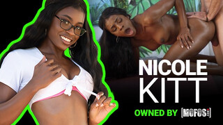 Mofos - Nicole Kitt a gyönyörű méretes cickós néger bige