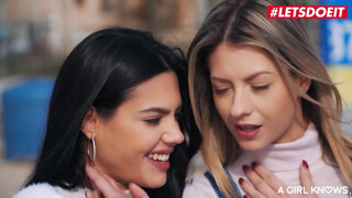 Apolonia Lapiedra és Rebecca Volpetti latin amerikai tini erotikus leszbi sex