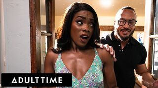 Unatkozó házastárs Ana Foxxx párnán dug és megdugja kedvelő férje!