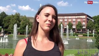 Német turista csajszi kültéri anális szexelése