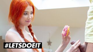 Gisha Forza hatalmas csöcsű vörös bombe egy fánkot érő durva dugásért