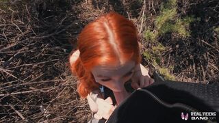 Bombázó vörös tini Madi Collins kibelezi a puncáját és durván megdugja a méretes rúdja