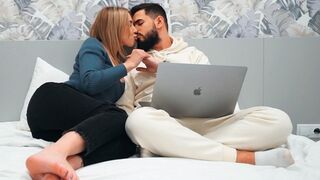 Tökéletes tini csábítja a szűz pasit legelső randin - beleélvezés a punciba