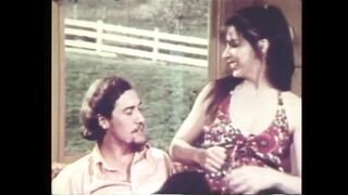 John Holmes nyalja a kisasszony lucskos punáját a retro pornóban
