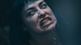 Fullos Kék Hajú Punk Nőci Átváltozása - Jewelz Blu a Parasited Csatornán Vadul Mag Numb-bal